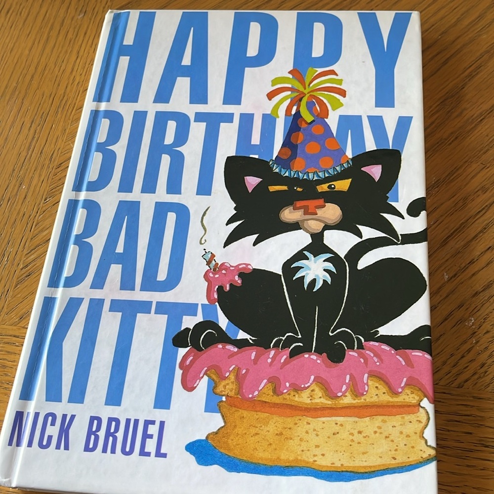 5 Bad Kitty Chapter Books - Picture 7 of 11